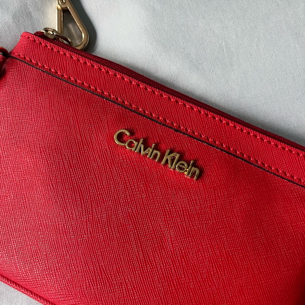 NWT Calvin Klein Leather Wristlet - Picture 3 of 7